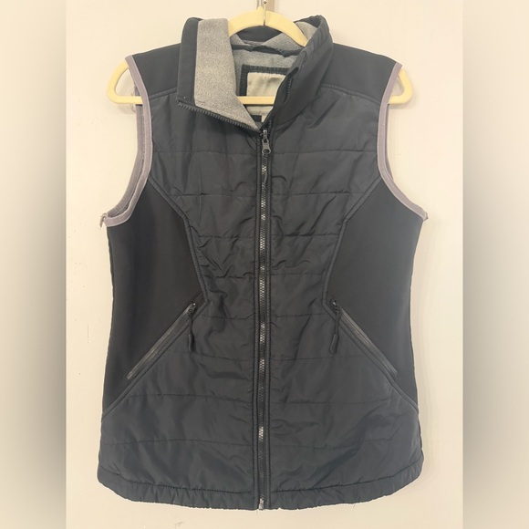 Bench Jackets & Blazers - Bench. Women’s Large Black Quilted Puffer Vest Zipper Pockets lightweight active